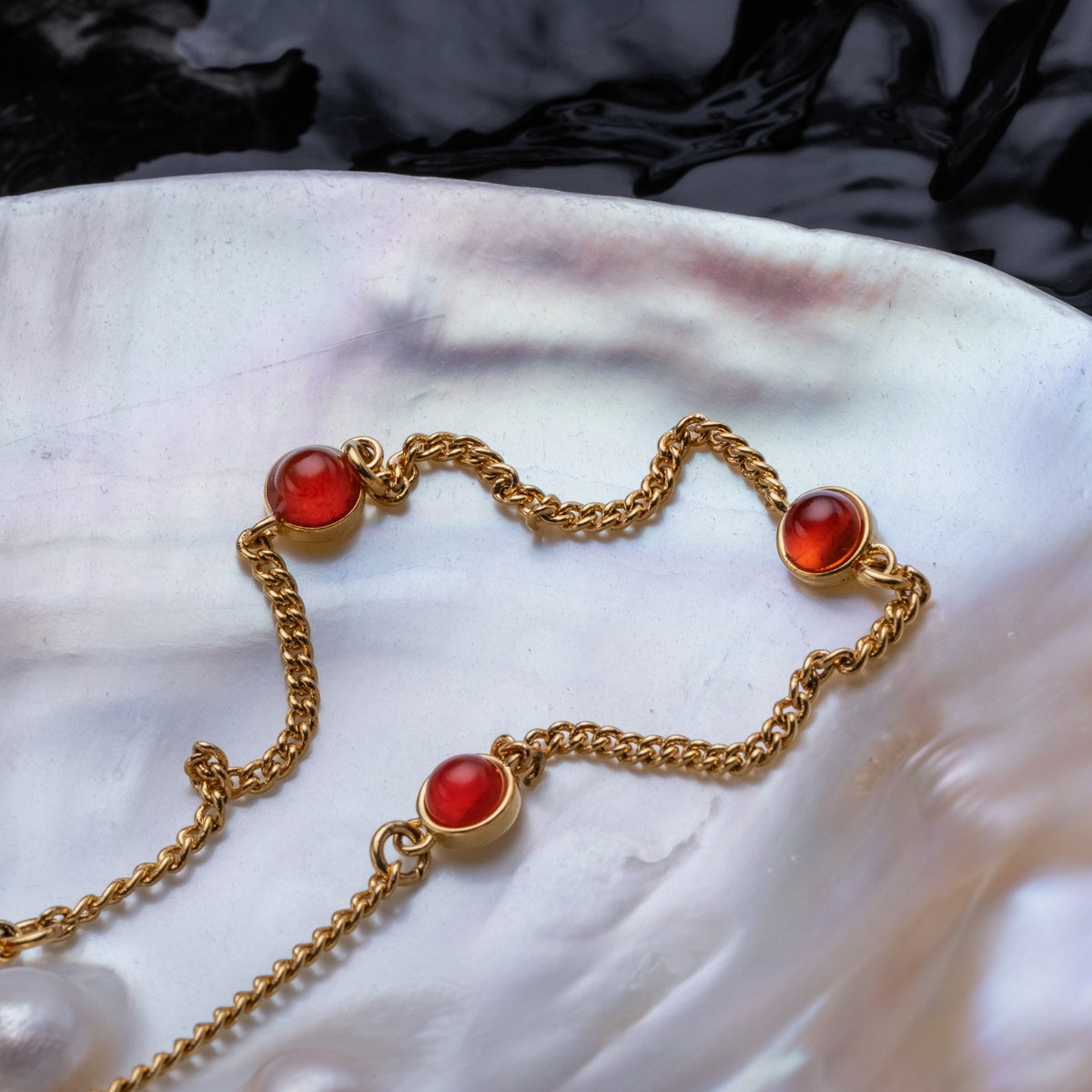 Dewdrops Necklace (Chalcedony/Gold)