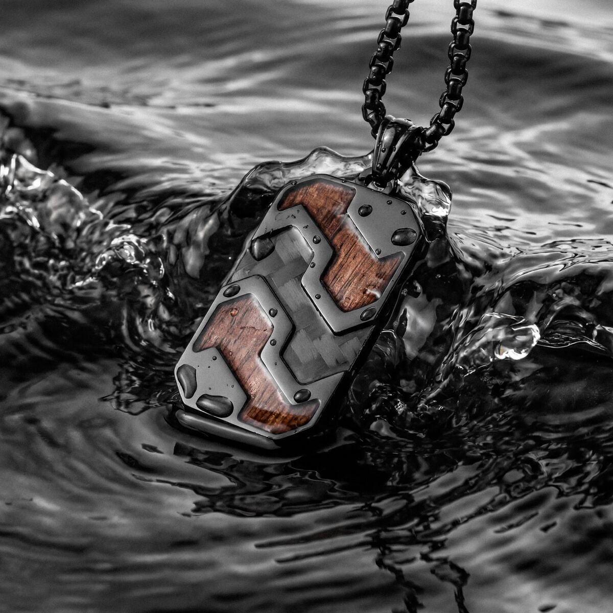 Outlands Necklace (Walnut/Carbon)