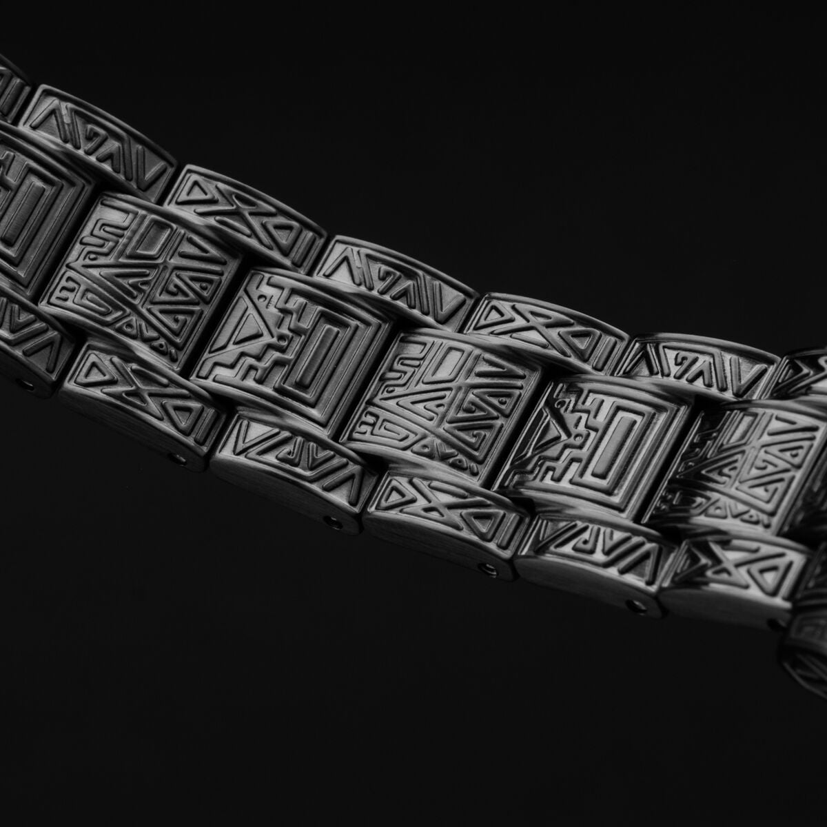 Insigna (Maple/Black)