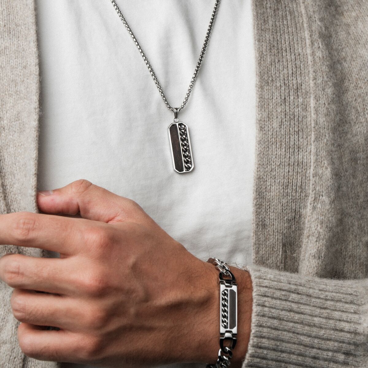 Outlands Necklace (Walnut/Silver)