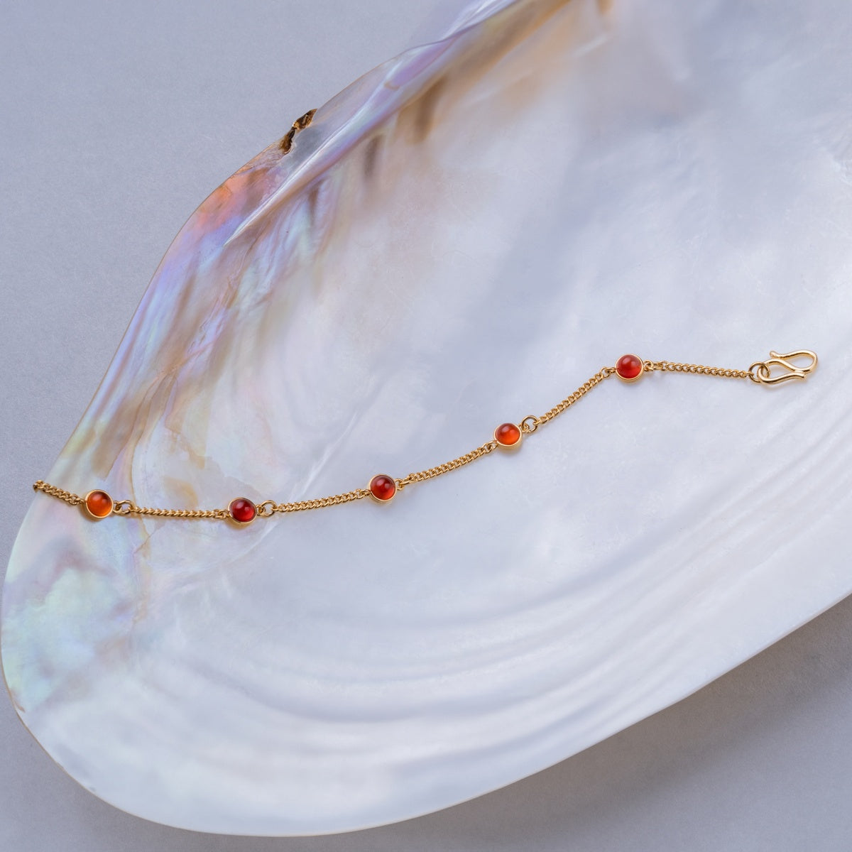 Dewdrops Armband (Chalcedon/Gold)