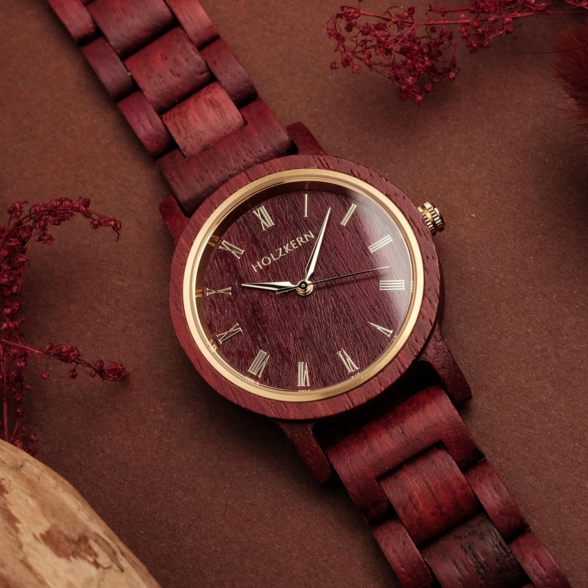 "Calm" wooden watch with amaranth hue and elegant brass accents.