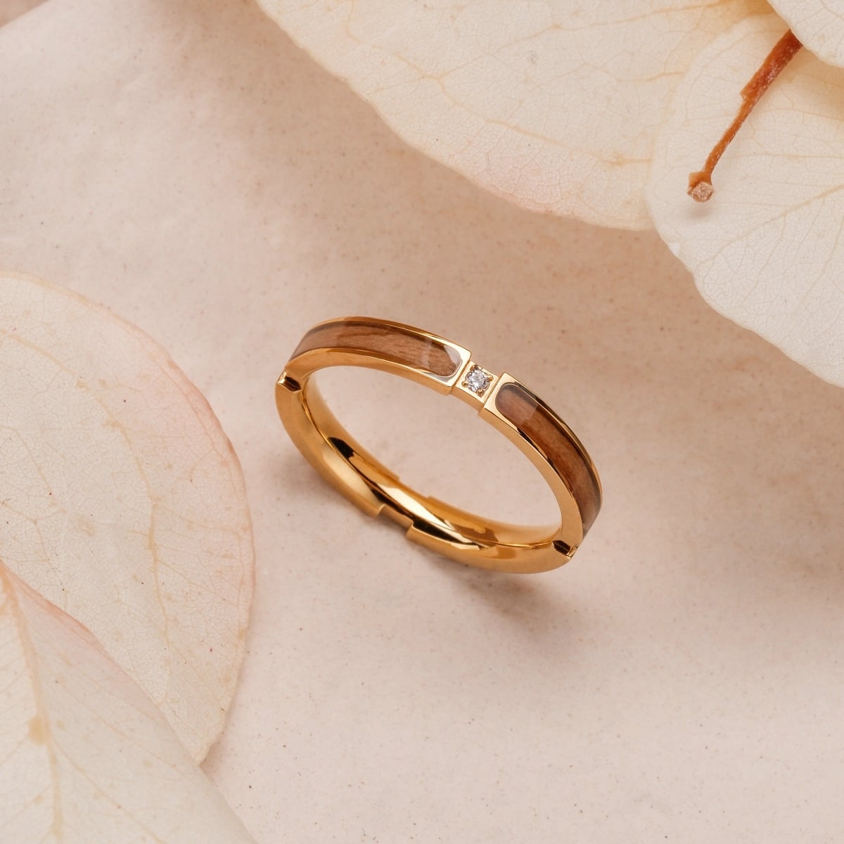 Campania Ring is a stylish ring featuring an olive and gold design with elegant detailing.
