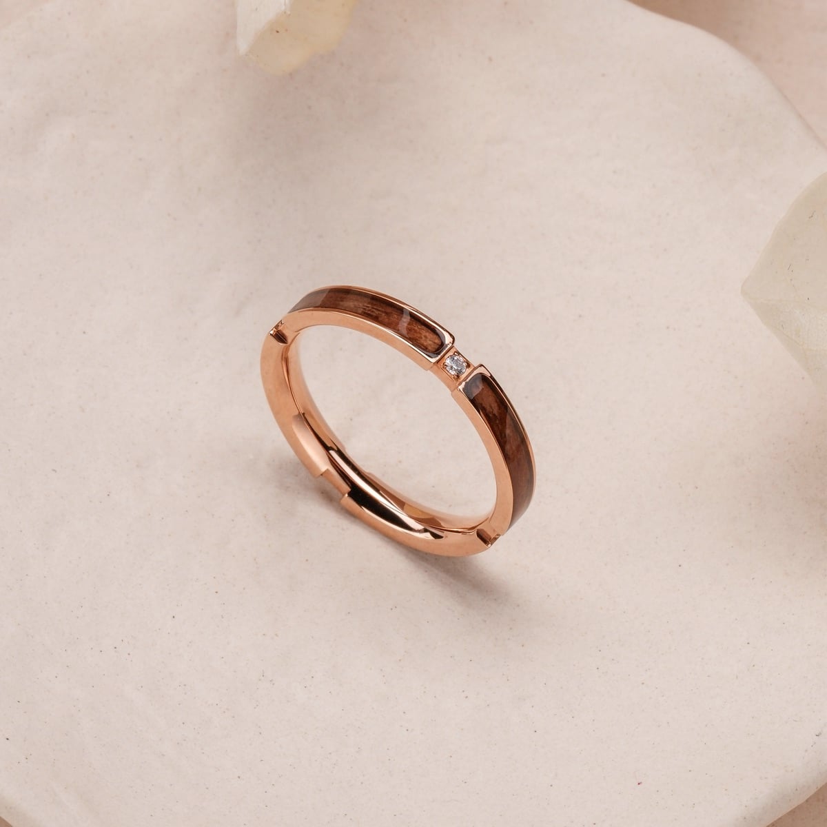 "Campania Ring II", a stylish ring featuring a walnut and rose gold design.