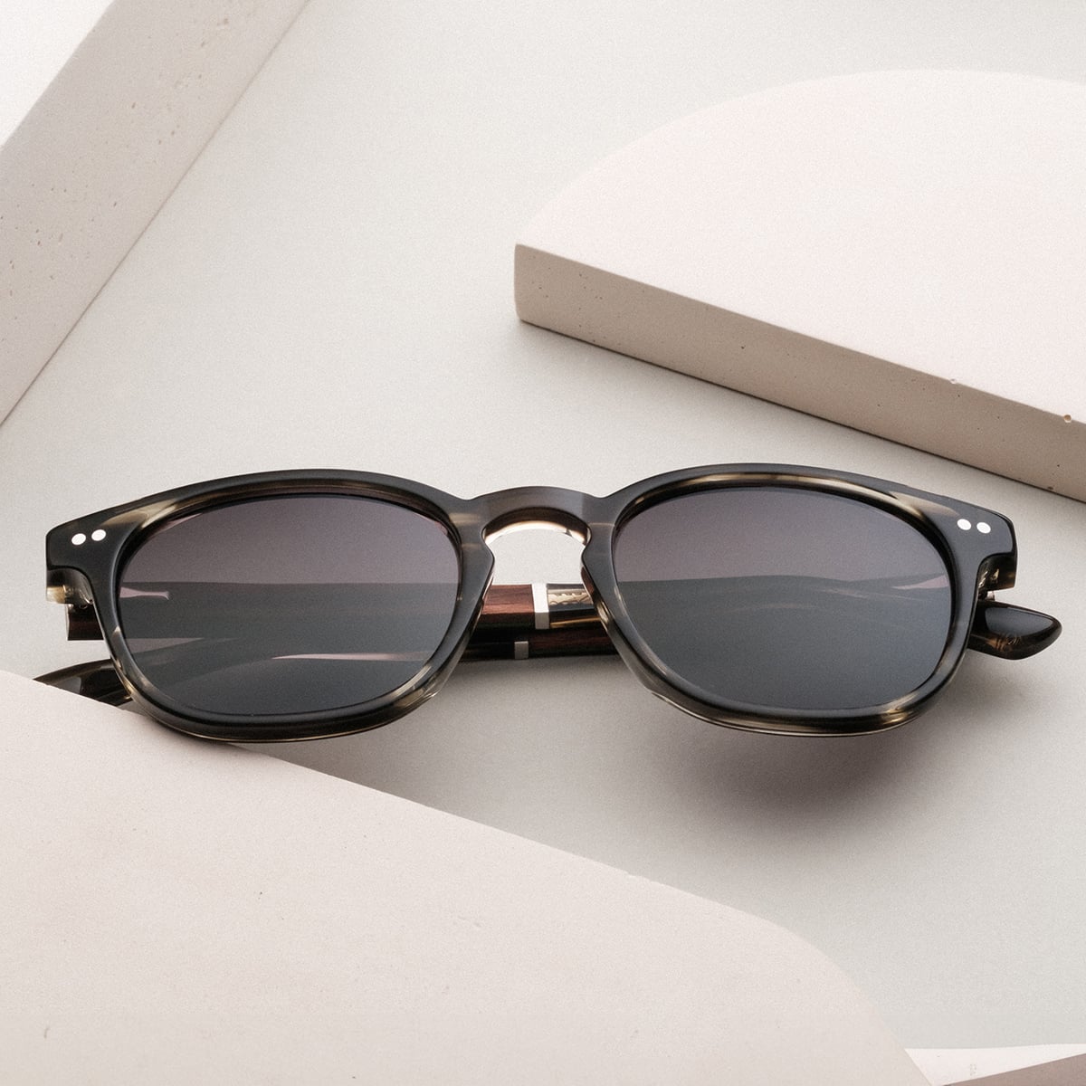 "The Comedian", stylish sunglasses in a Leadwood/Khaki Dust finish, exuding a modern and sophisticated look.