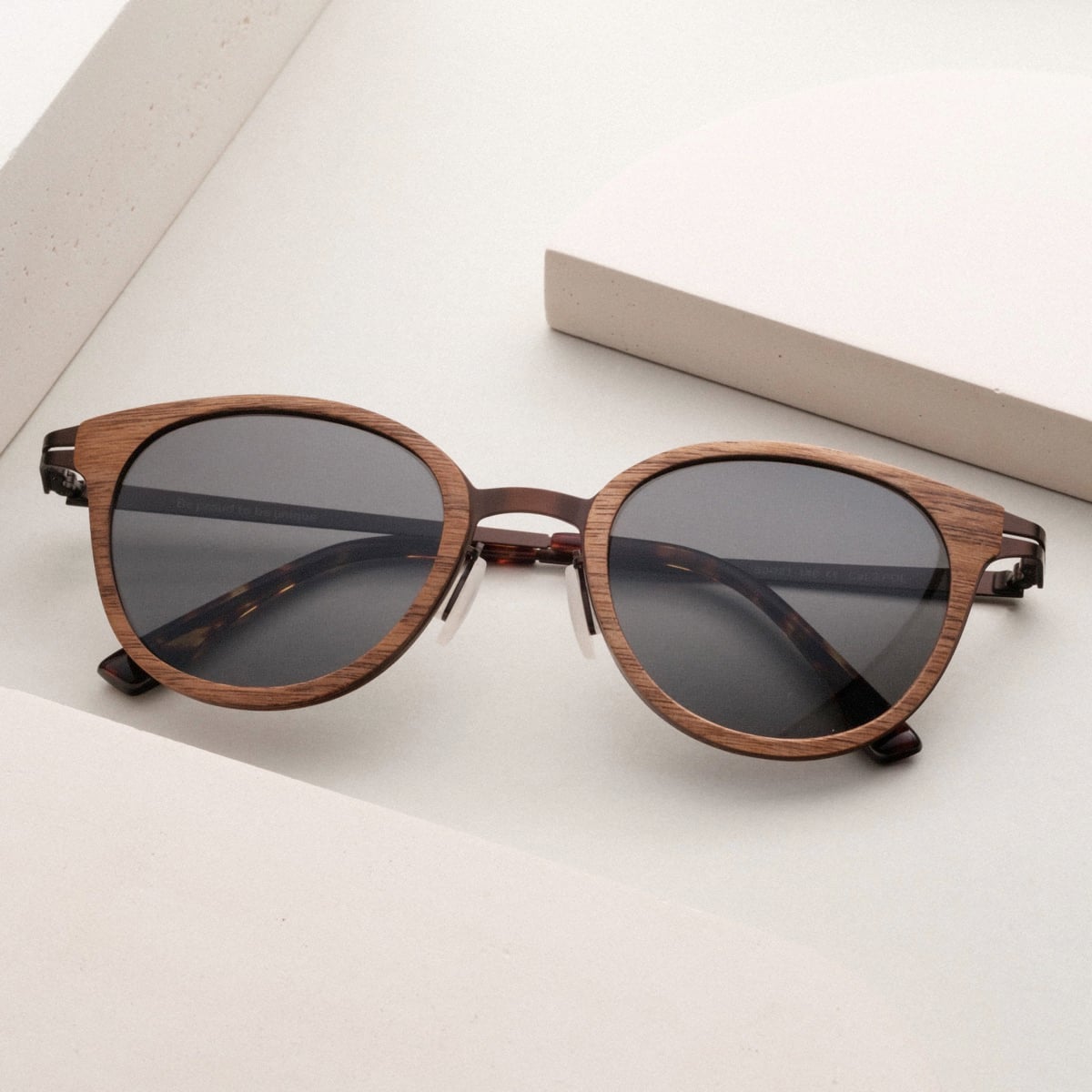 The Playful (Walnut/Brushed Brown)