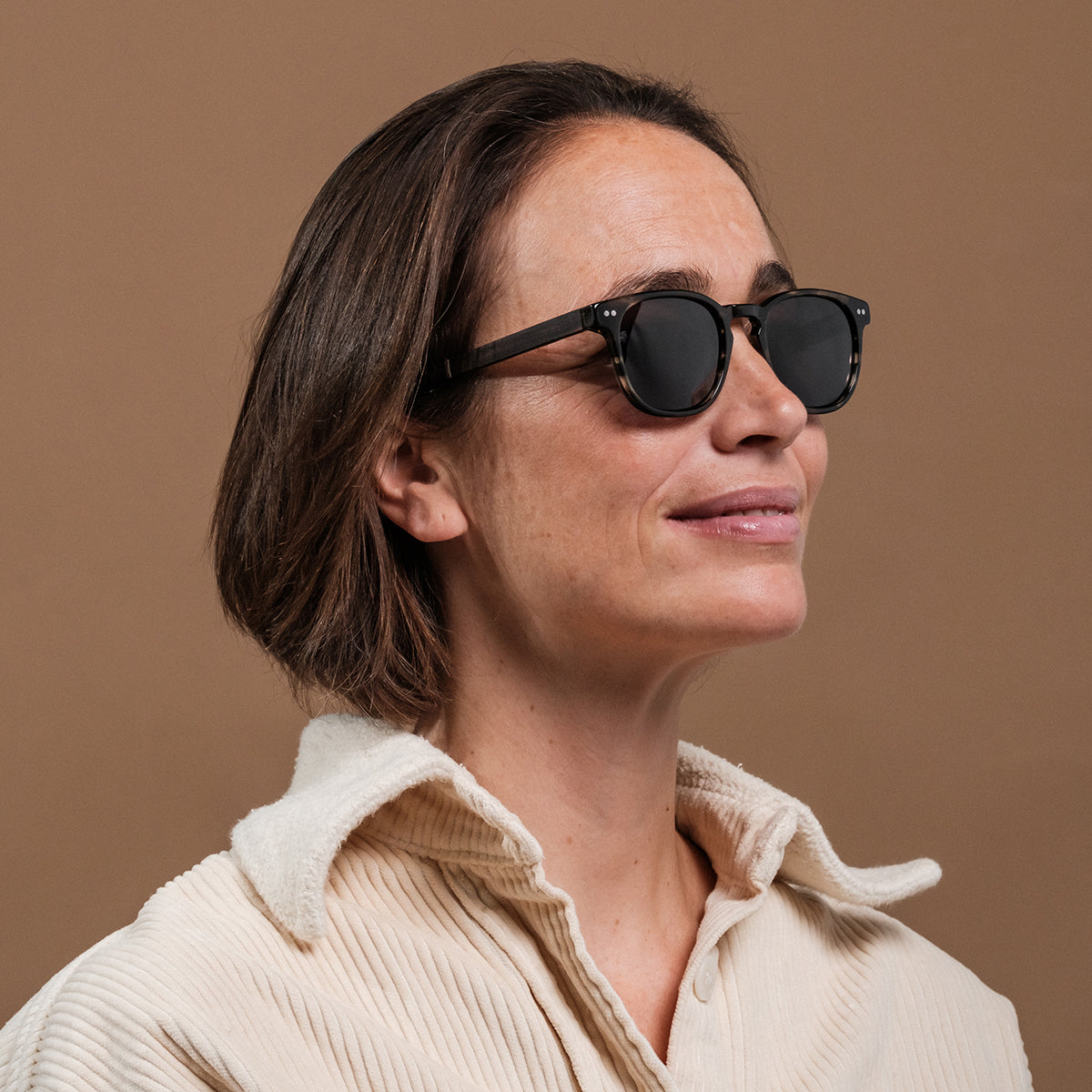 "The Comedian" sunglasses in Leadwood with a Khaki Dust finish, exuding a stylish and modern look.