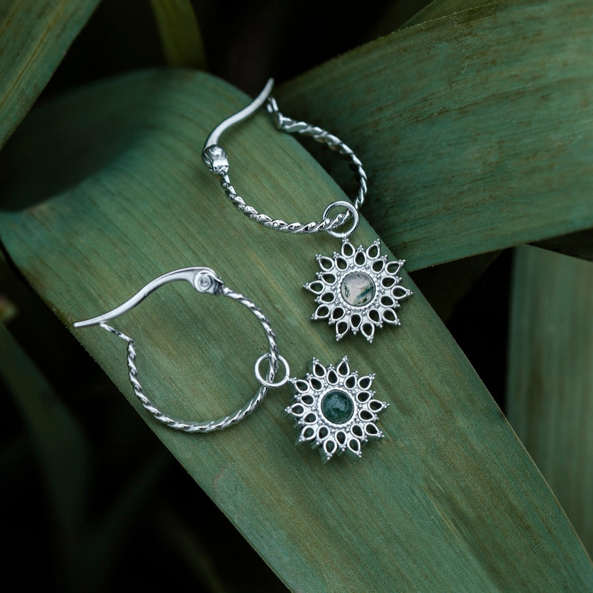 Sunburst style with marble and silver, elegantly arranged on greenery.