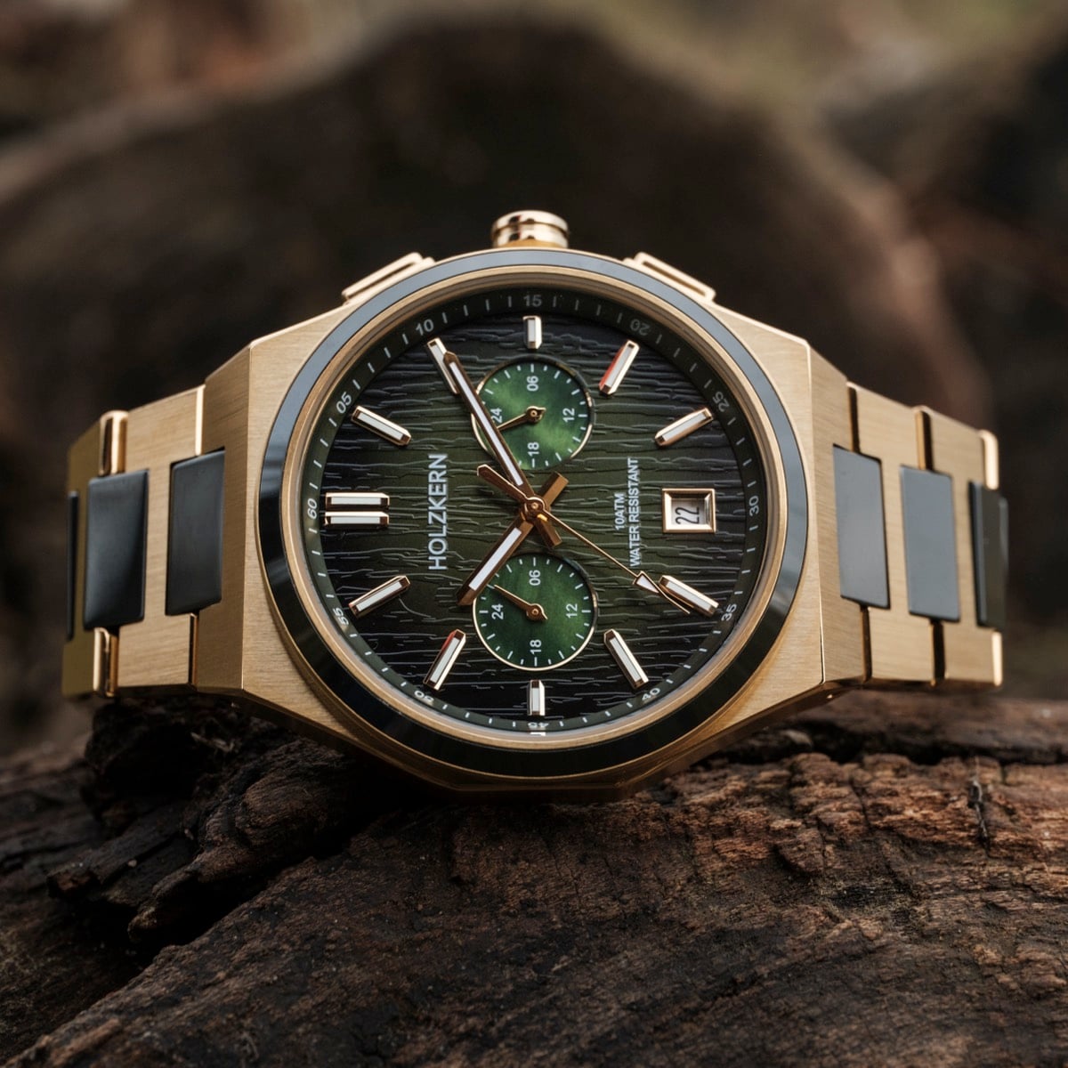 "Oceanswell" watch with a ceramic and gold finish, featuring a stylish design and intricate detailing.