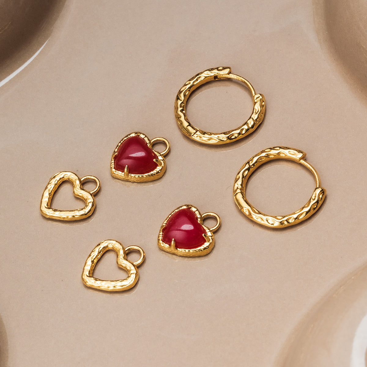 Amorance Earrings (Chalcedony/Gold)