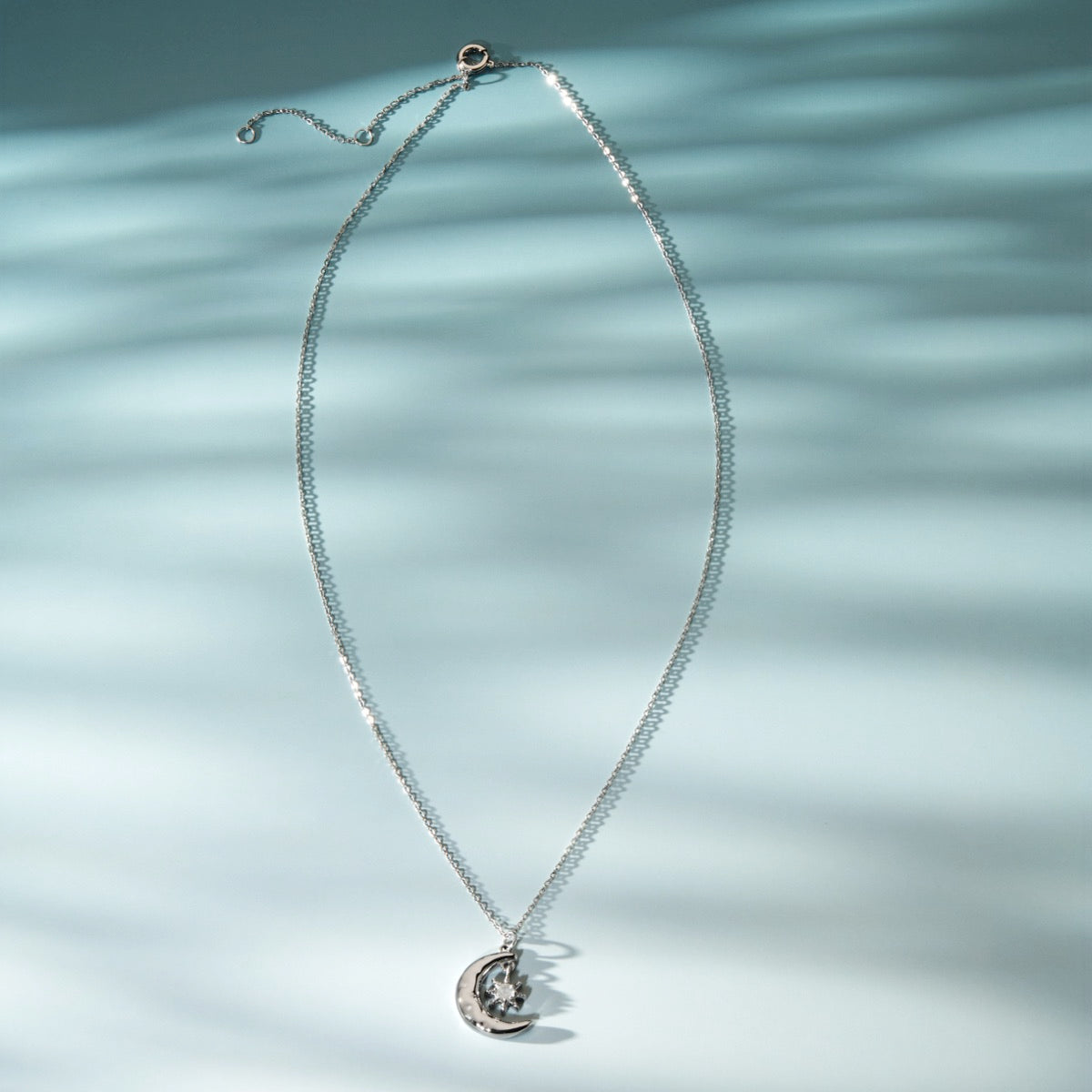 Newmoon Necklace (Labradorite/Silver)