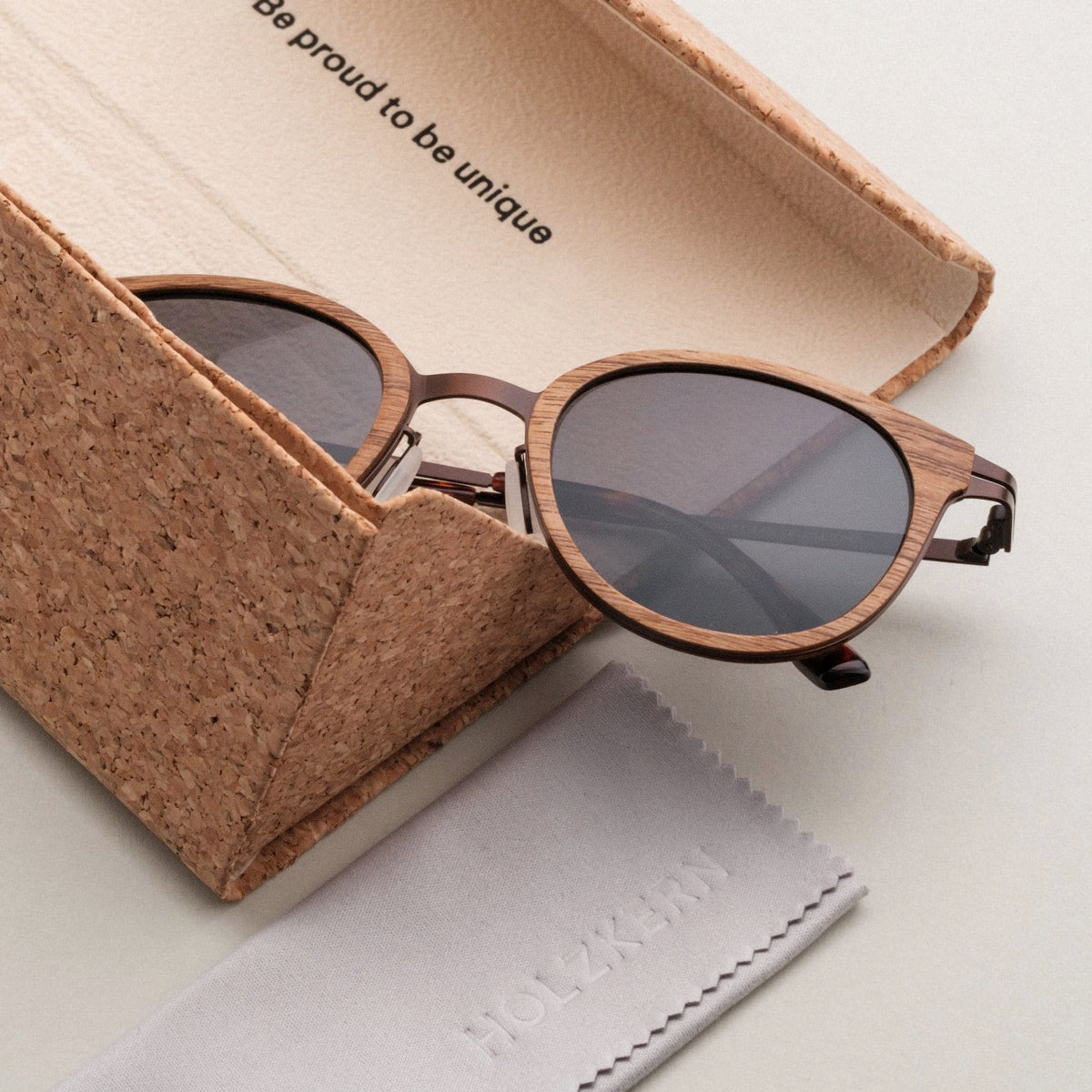 The Playful (Walnut/Brushed Brown)