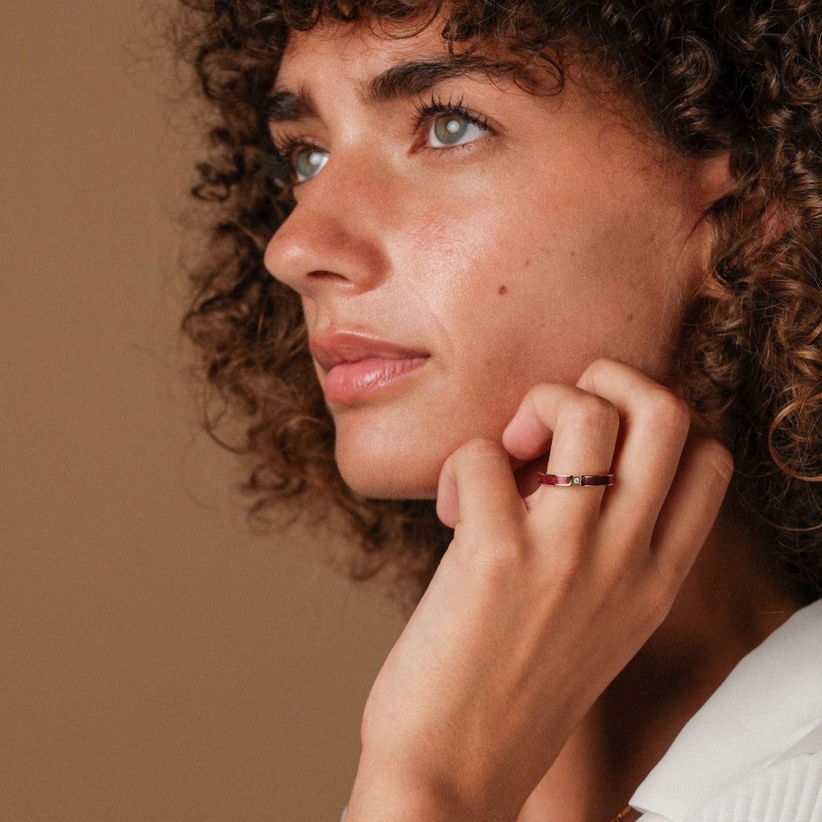 "Campania Ring": Elegant gold and maple ring showcasing a minimalist design.