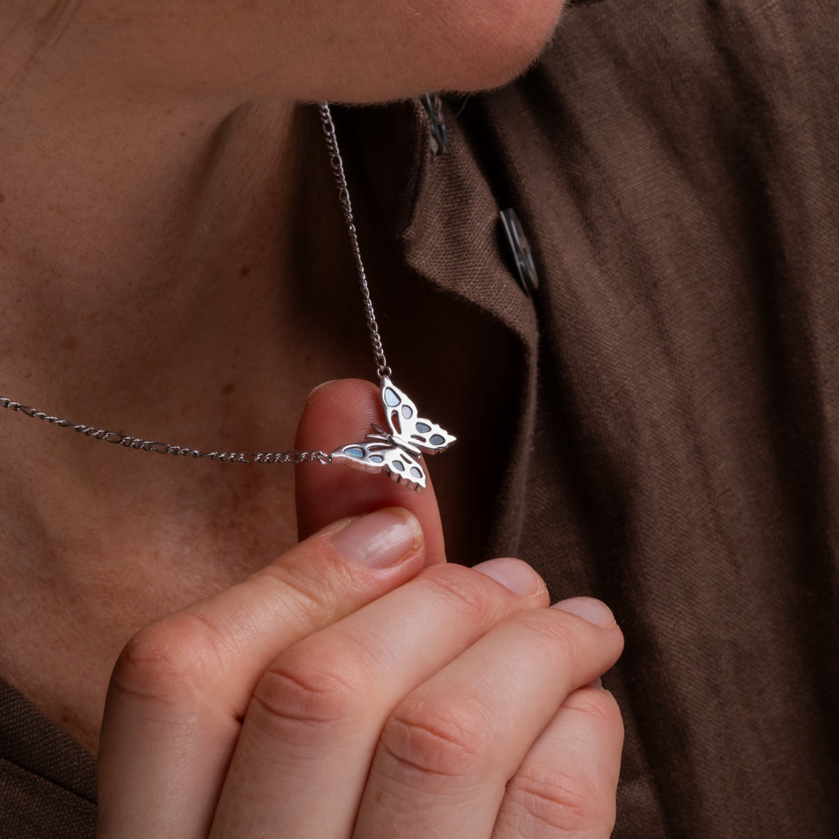 Fritillary Necklace (Mother-of-pearl/Silver)