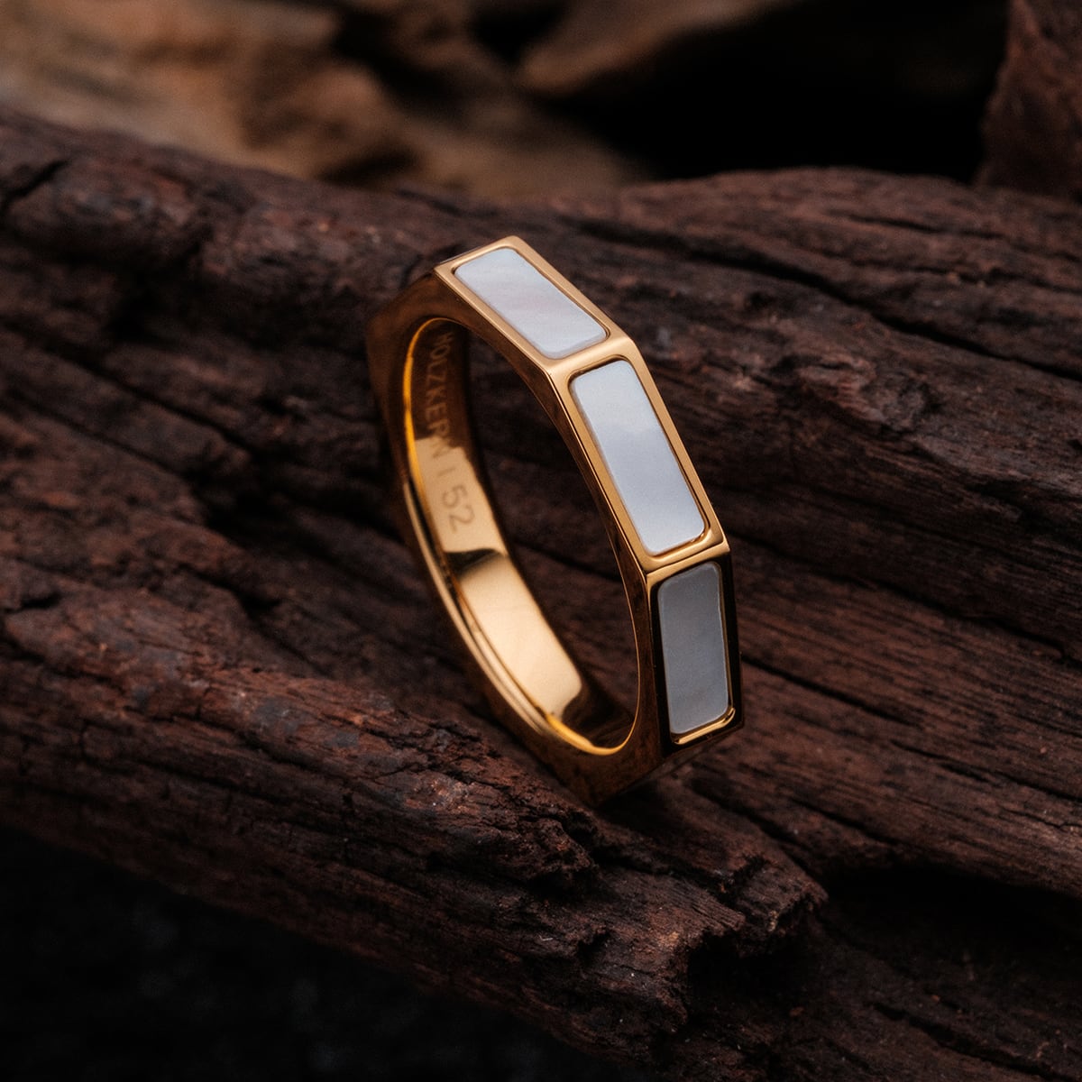 Supremum Ring (Mother-of-pearl/Gold)