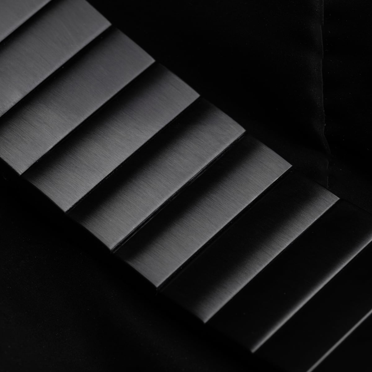 Darkmagic (Carbon/Schwarz)