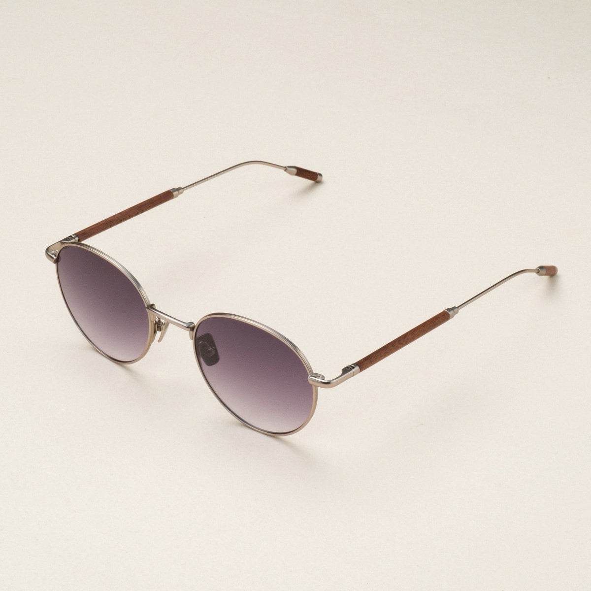 The Inventor (Walnut/Silver)