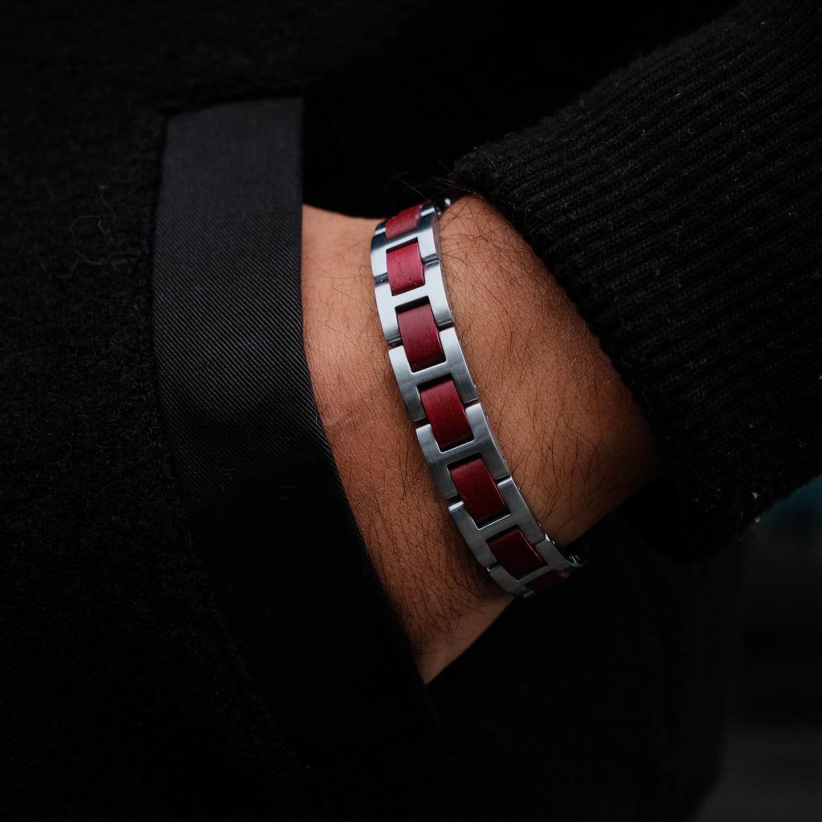 "Acoustic", stylish bracelet with amaranth and silver accents, worn with a casual outfit.