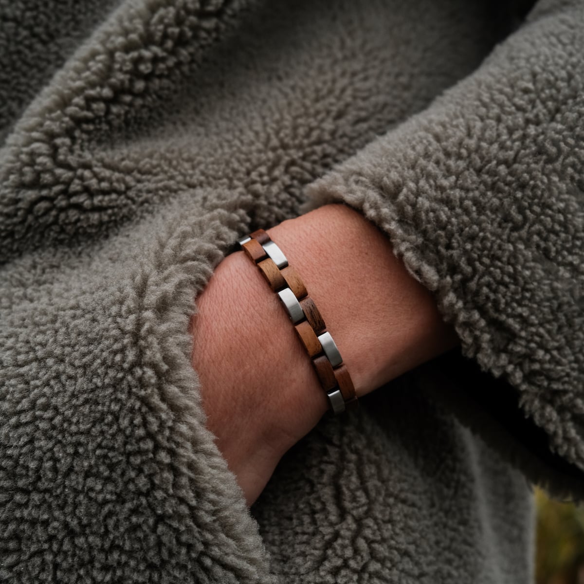 "Rondo" bracelet featuring a stylish blend of koa wood and silver accents.