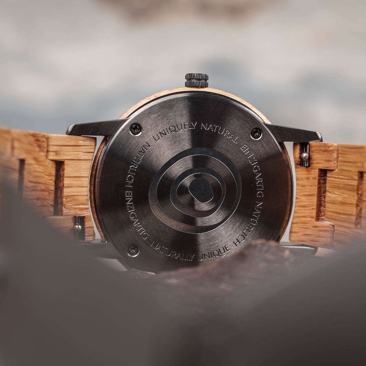 "Taro" watch with oak material, showcasing its elegant and natural wood-accented design.