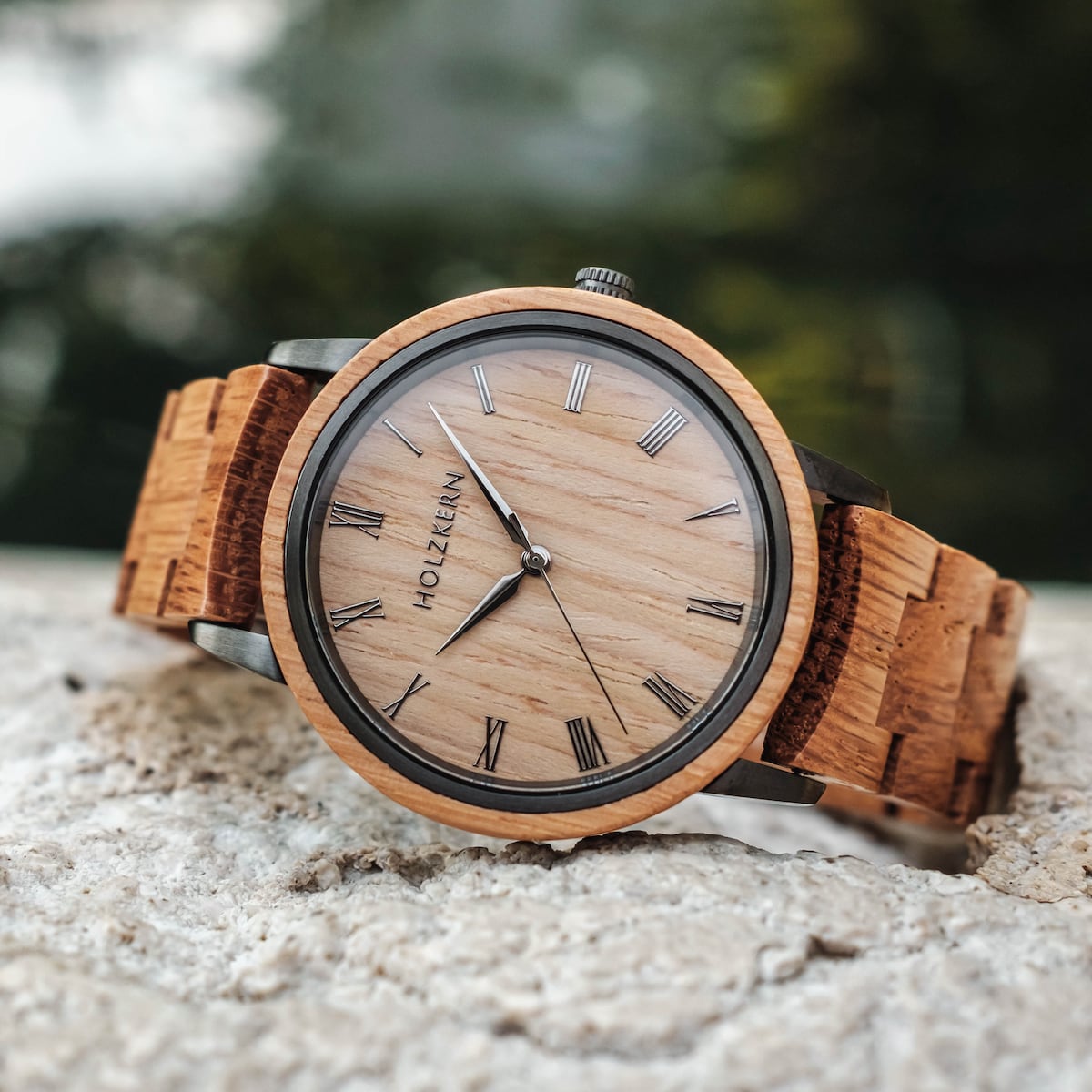 "Taro" oak/oak watch with a classic design and wooden detailing.