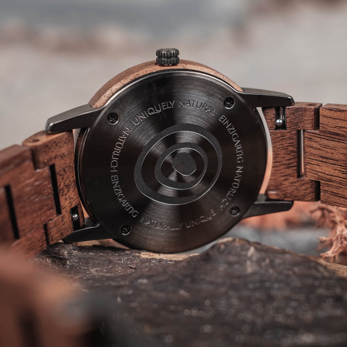 "Leonardo" watch with walnut wood and marble accents, featuring a rustic and natural design.