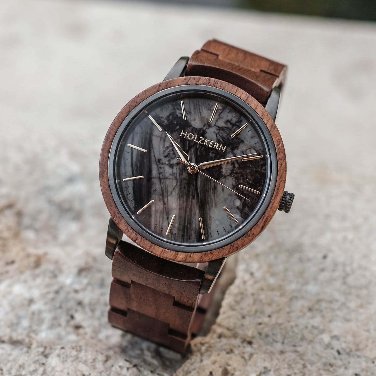 "Leonardo" watch featuring a walnut case and marble dial, showcasing a natural, elegant design.