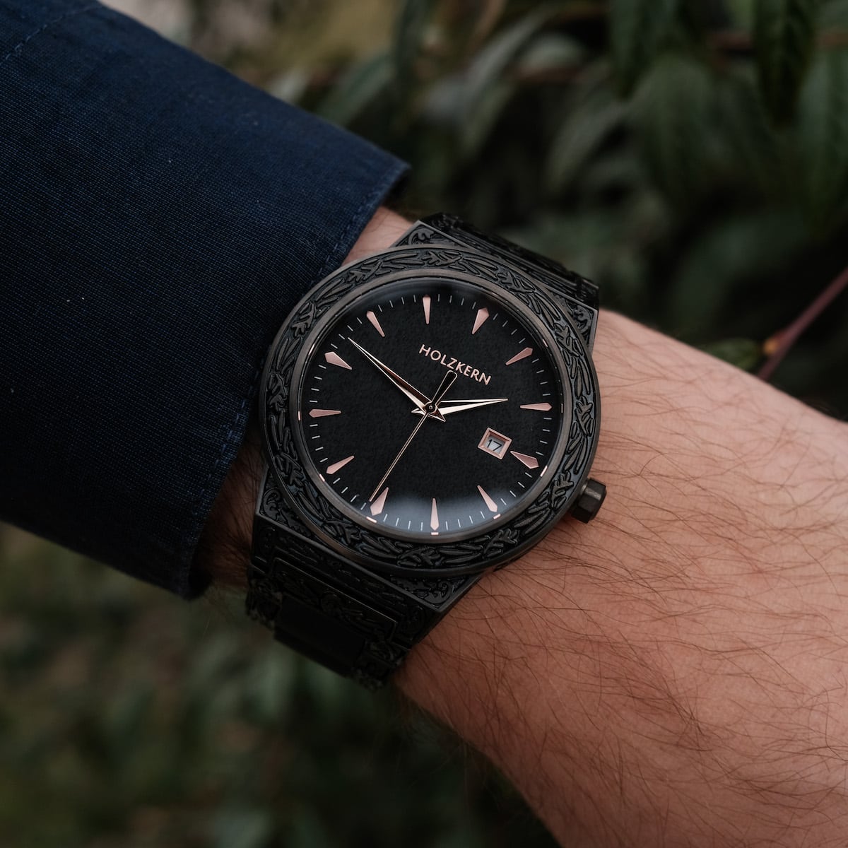"Khalili" watch, wooden details, elegant design, worn on the wrist.