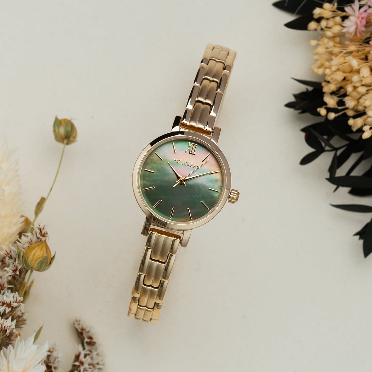 "Themis" watch featuring a nacre dial and gold bracelet in an elegant, timeless design.